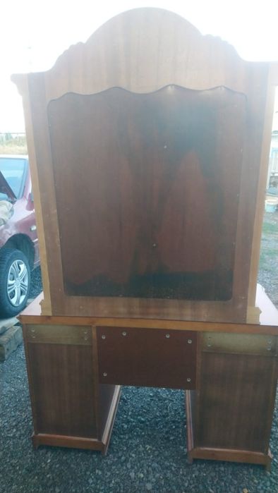 Камод с зерколом