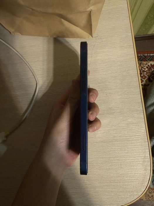 Продам iPhone 12