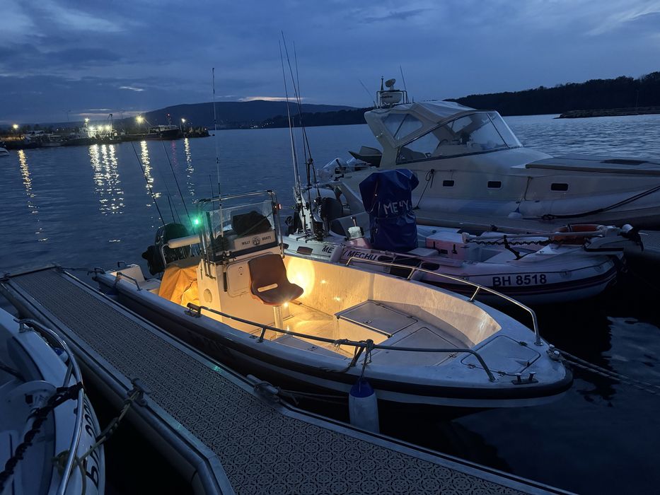Италианска мореходна лодка с регистрация