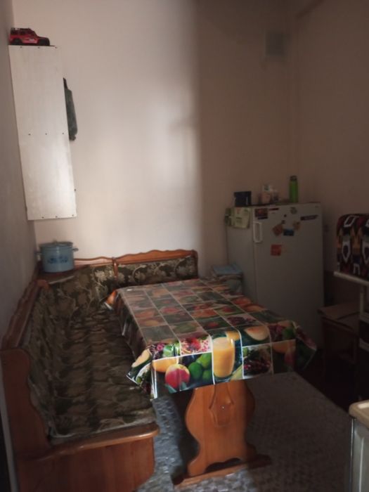 Uy sotiladi 1 xona 2 xona qilingan srochno