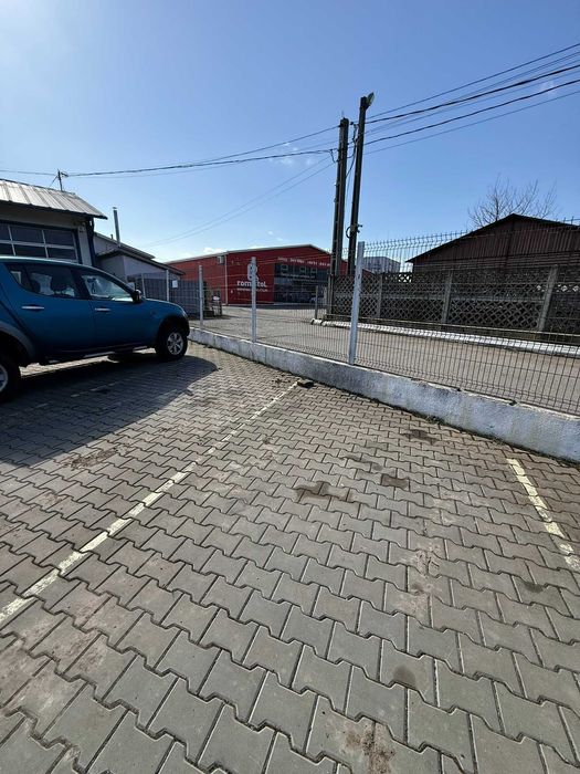 Curte pavata de inchiriat