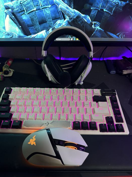 Vand periferie si birou gaming