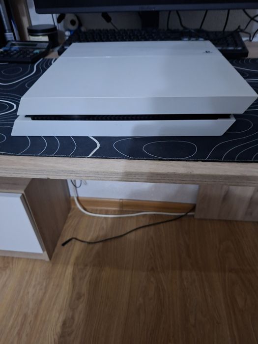 Ps4 1T бял (добавени 500gb) с един joystick  +13 игри