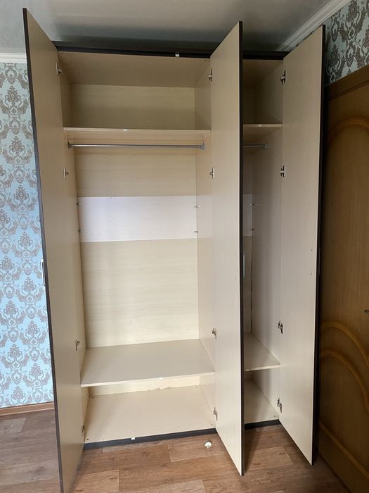 Продам срочно шкаф  вместительный