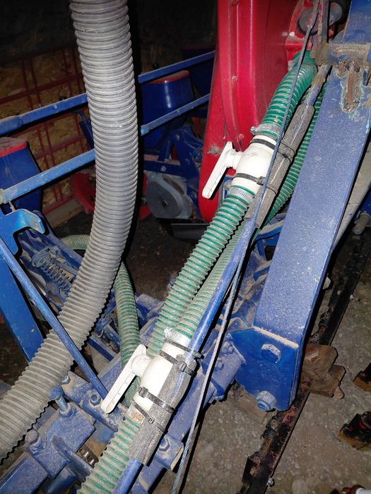 Semanatoare monosem  cu discuri de  porumb si de floarea soarelui