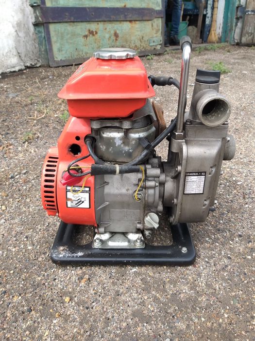 Помпа бензиновая