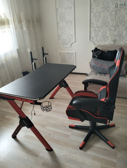 Игровой стол с креслом