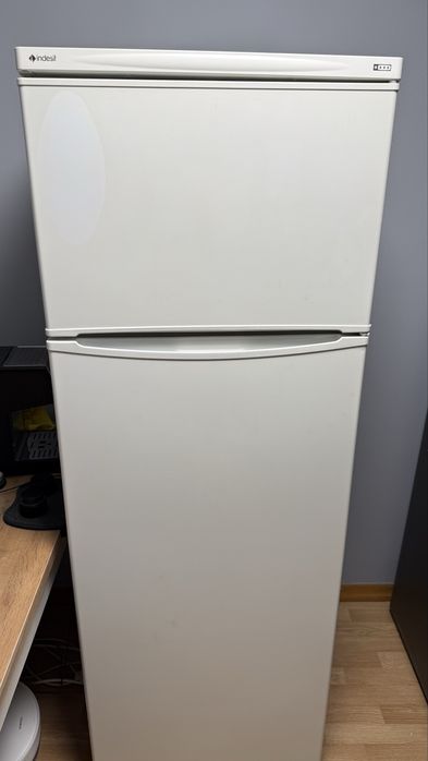 Холодильник Indesit