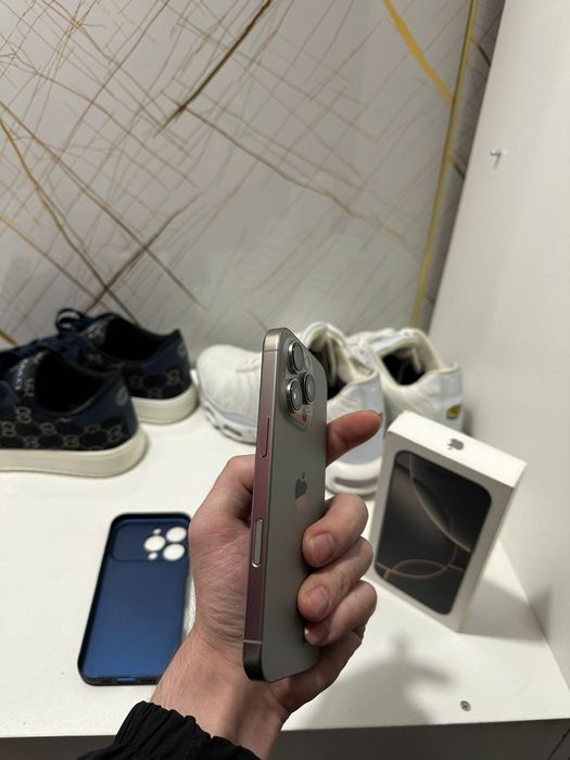 iPhone 16 pro 128 gb natural titan
