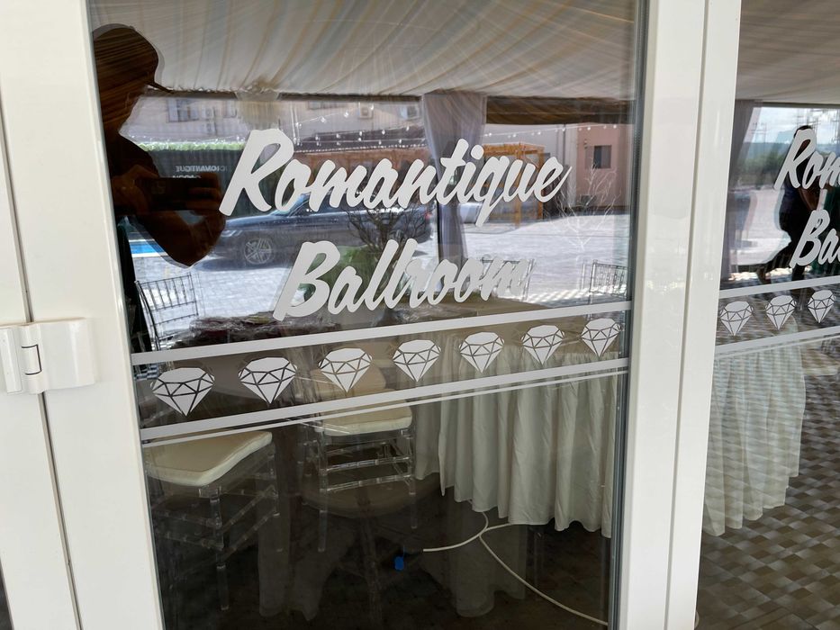 Bannere publicitare meshuri postere roll-up uri spidere