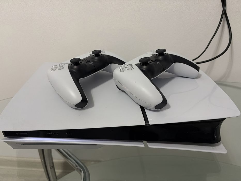 Vand PlayStation 5 slim  1TB +2 console+FC24