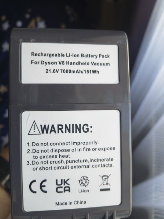 Dyson V8 2023 cu acumulator nou