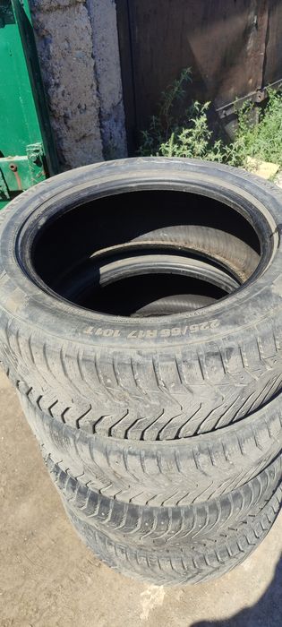 Продам резину 225/55/17