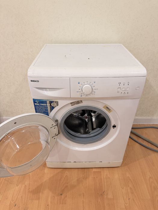 Продам машинку, тумбу, ванну и унитаз