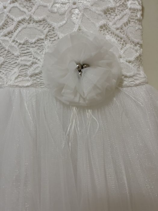 Бяла официална рокля