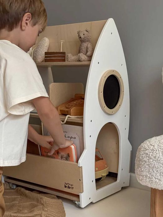 Детска дървена ракета с рафтчета