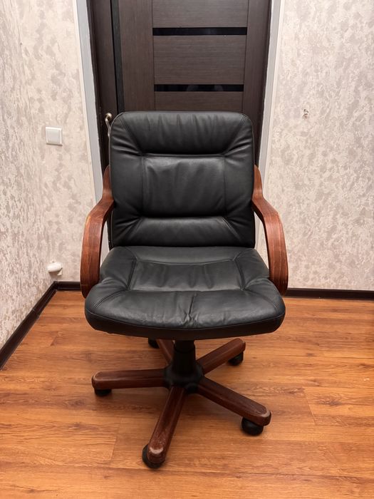 Офисные кресла кожаные