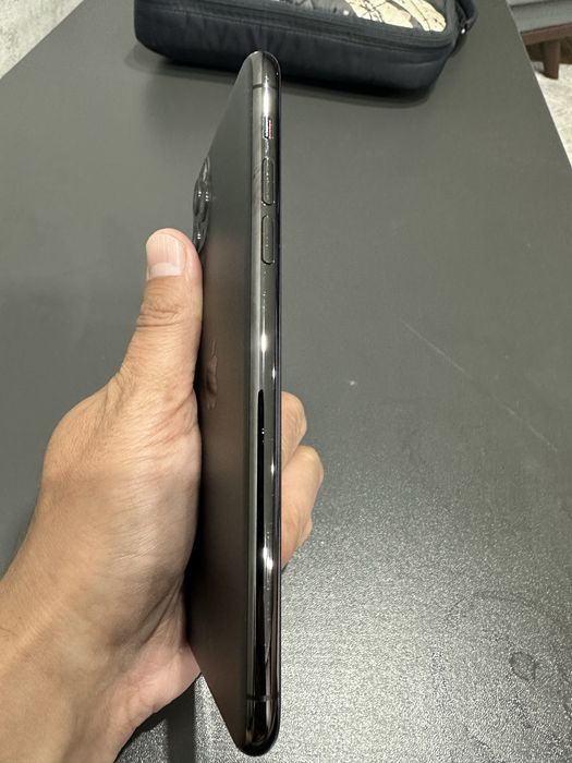 Продам Iphone 11 pro max