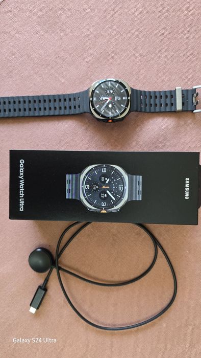 Samsung Galaxy Watch Ultra 

Пълен комплект.