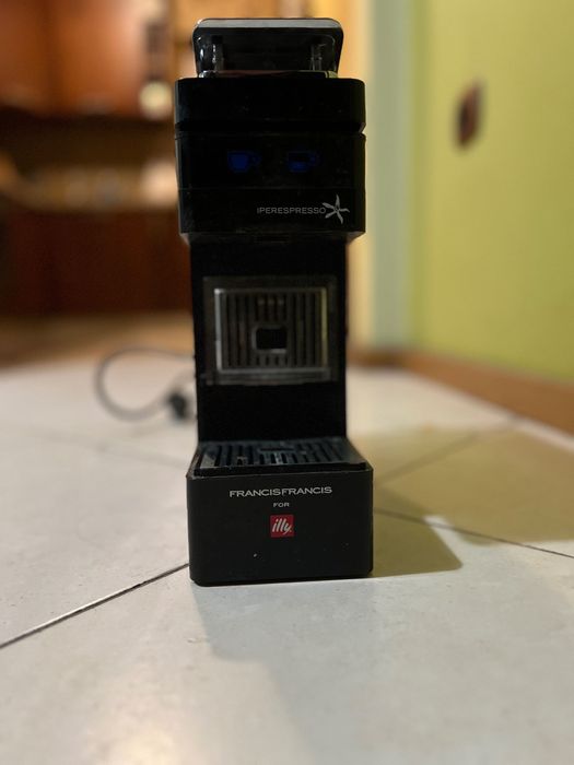 Illy Iper Espresso Francis Francis Y3 Капсулна еспресо машина