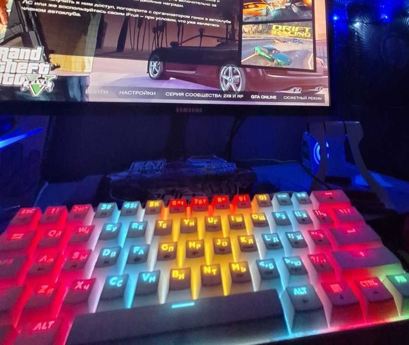 Продам клавиатуру