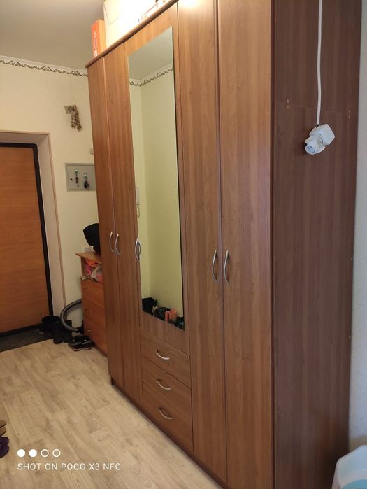 Продам шкаф с зеркалом