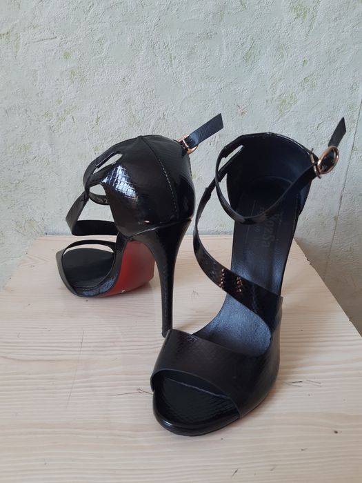 Продам Женскую обувь