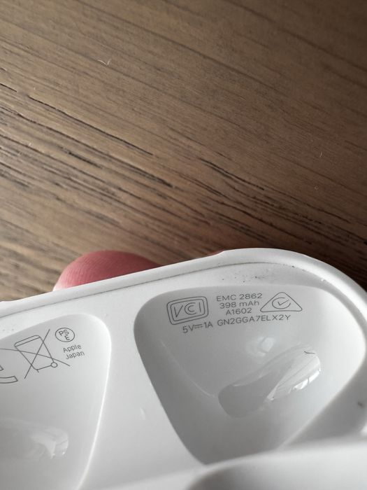 Apple AirPods 2  (EMC2862)