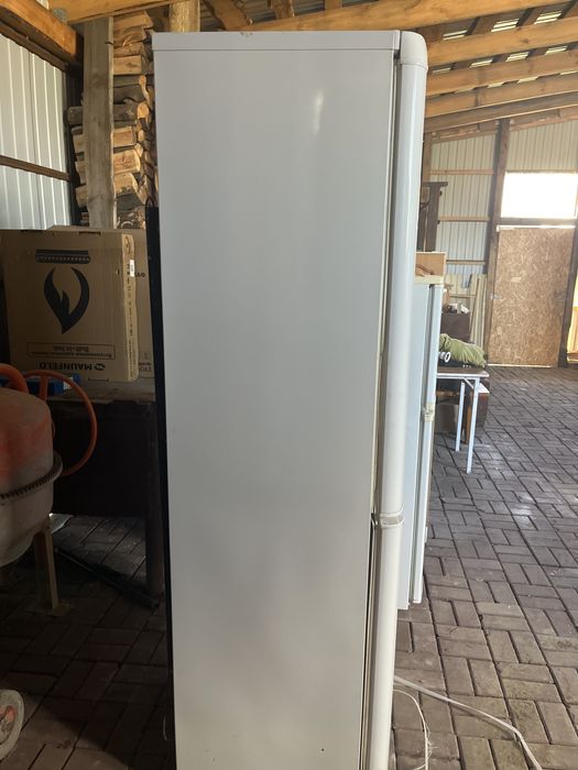 Продаю холодильник Indesit