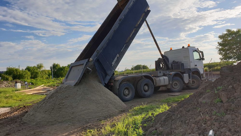 Inchiriem / Transportam cu basculante 8x4 / Buldoexcavator