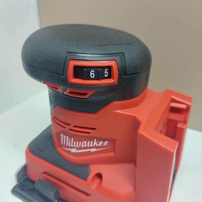 Акумулаторен виброшлайф Milwaukee M18BQSS-0B