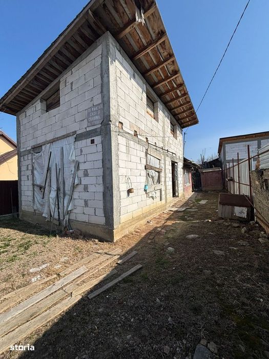 De vanzare casa noua in Roman,P+M, nefinalizata 50.000 euro negociabil