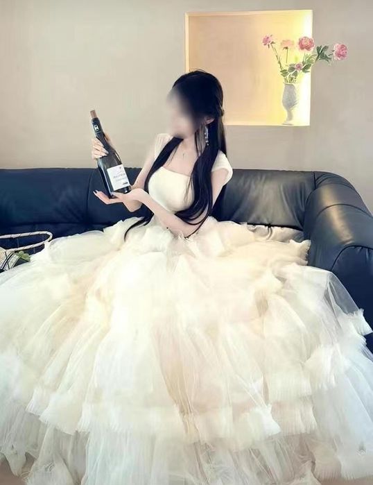 Платье  бальное пышное белый/молочный