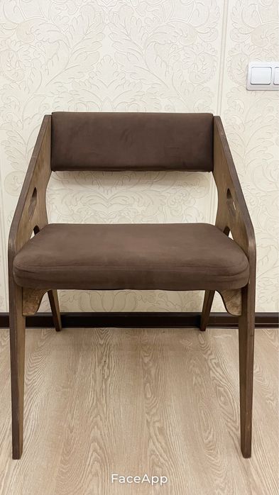 Продается стильные деревянные кресла