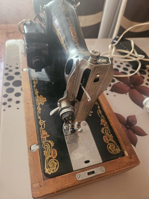 Masina de cusut ,electrica ,folosita