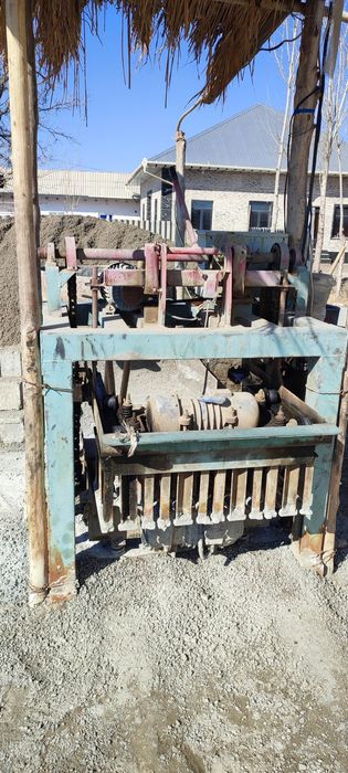 Шлакабулок апарати сотилади