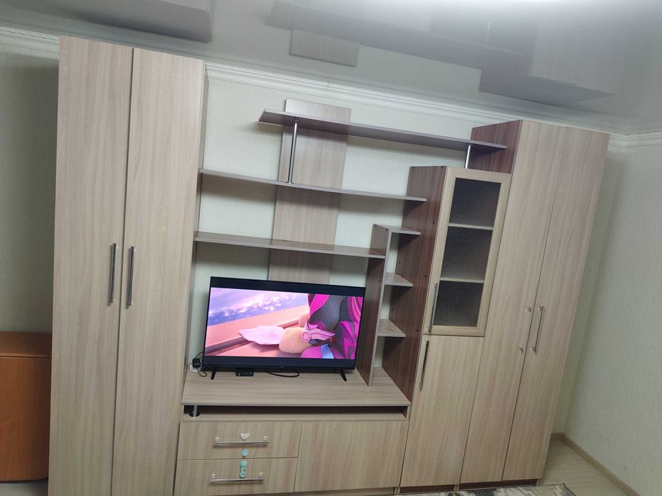 Продам Стенку в зал