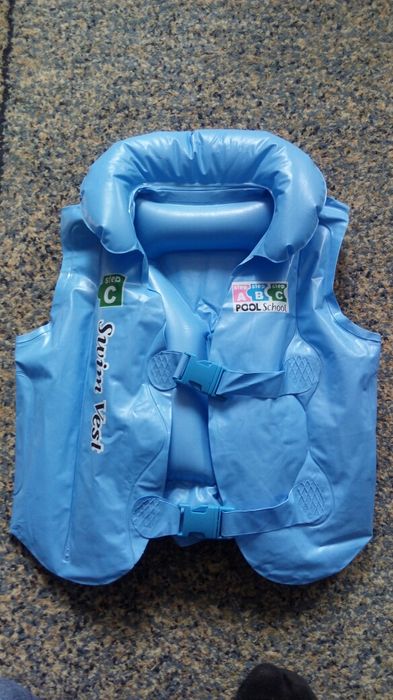 Продам детский плавательный жилет