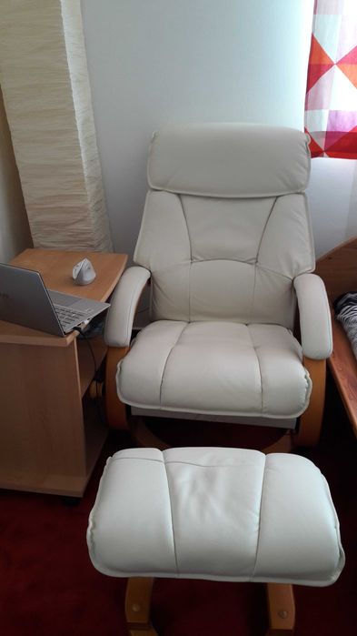 Масичка за деца ,маникюрист ,художник,и помощна за лаптоп 70€,Кресло стабуретка 350 €