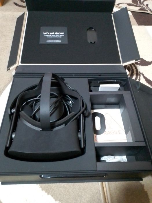Oculus Rift cv1 cu 2 senzori și controllere touch