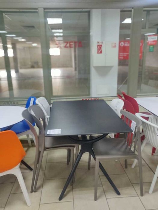 Продам стол  из пластика