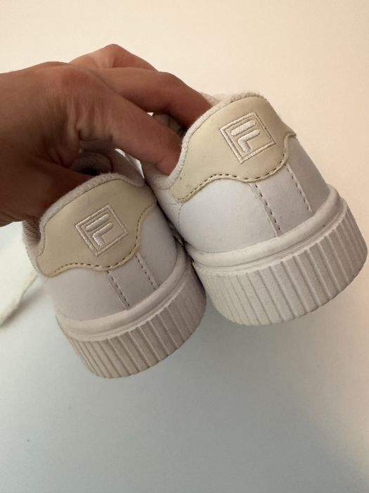 Adidasi Fila si Skechers fetite