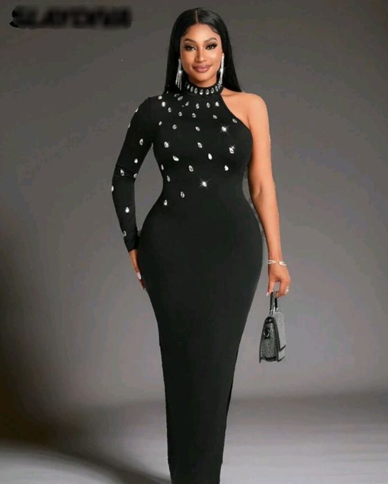 Рокля с камъни и цепка