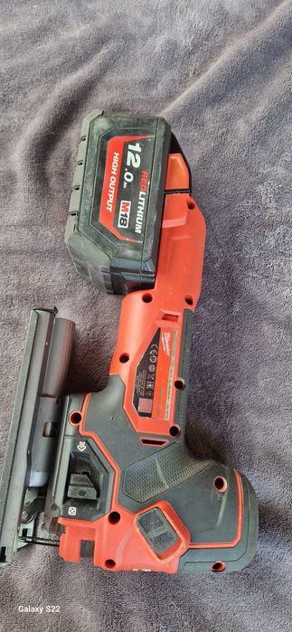 Milwaukee ferestrău pendular pe acumulator