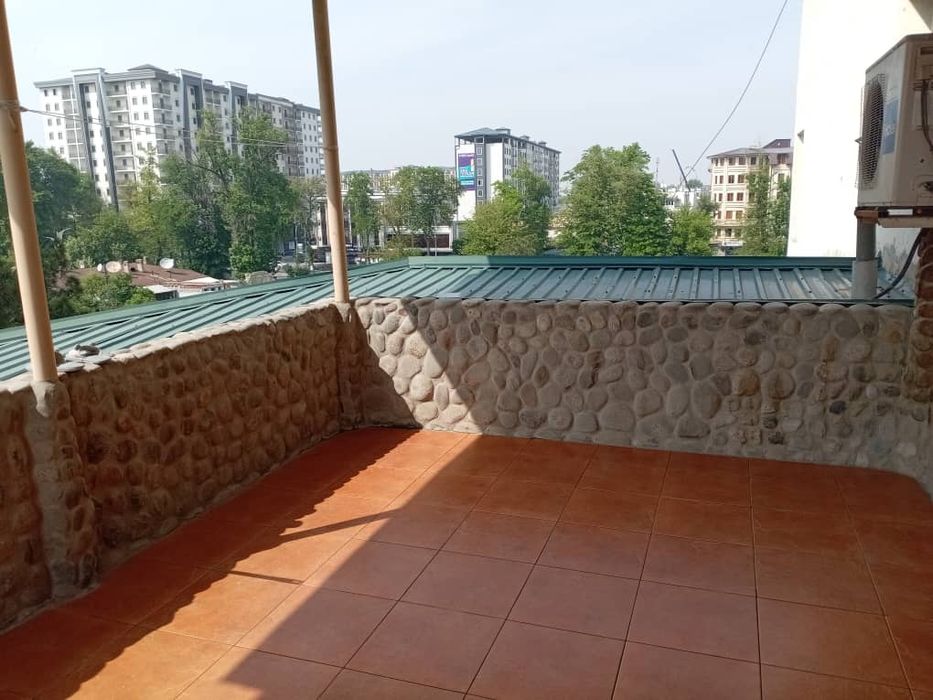 Супермаркет Осиё  Флагман йонида КВ сотилади  Уступка есть.