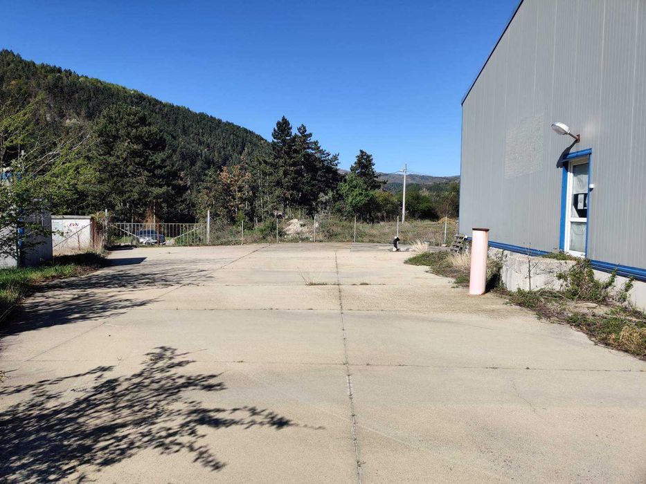 Дава се под наем Промишлена сграда в Клисура - 1527 кв.м за 1500 € - Снимка #4