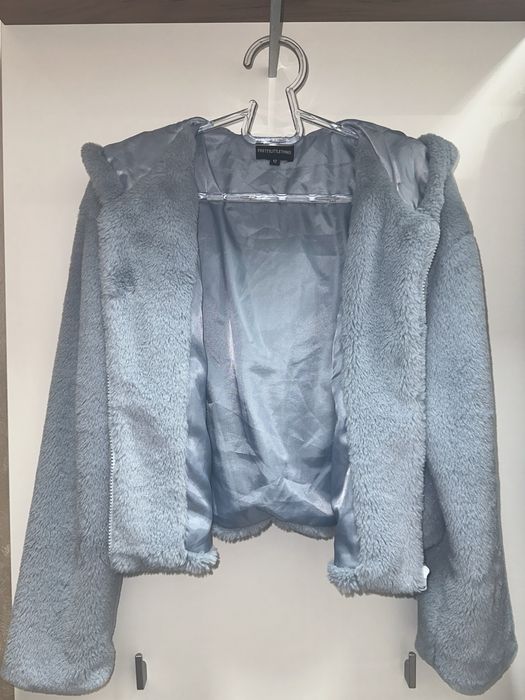 Връхни дрехи - палто, яке, грейка.