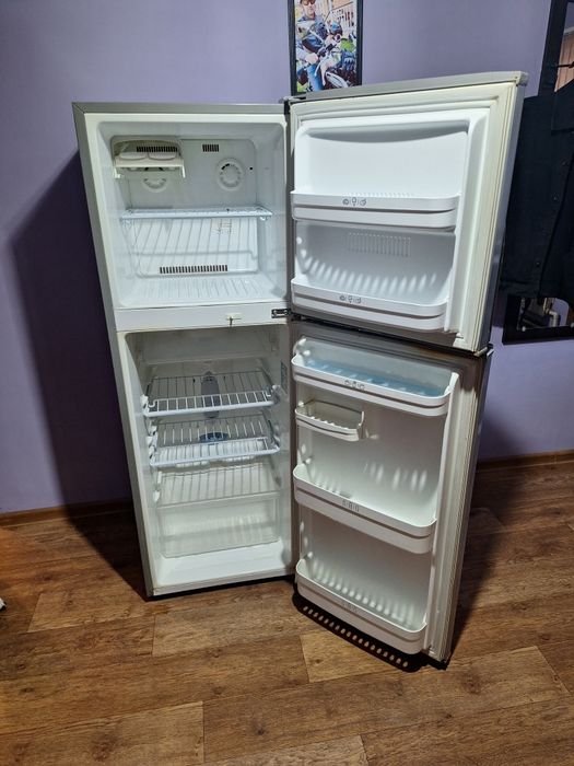 Холодильник LG,1.5 м