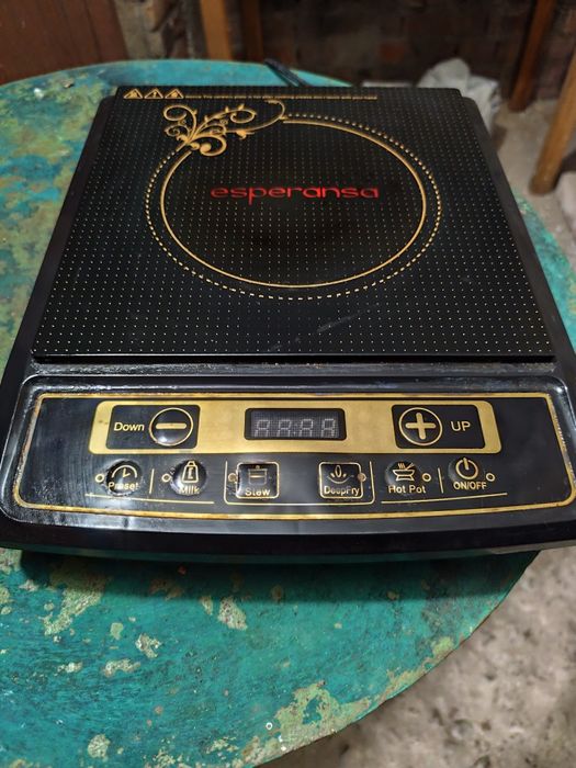 Продавам индукционен котлон Esperansa