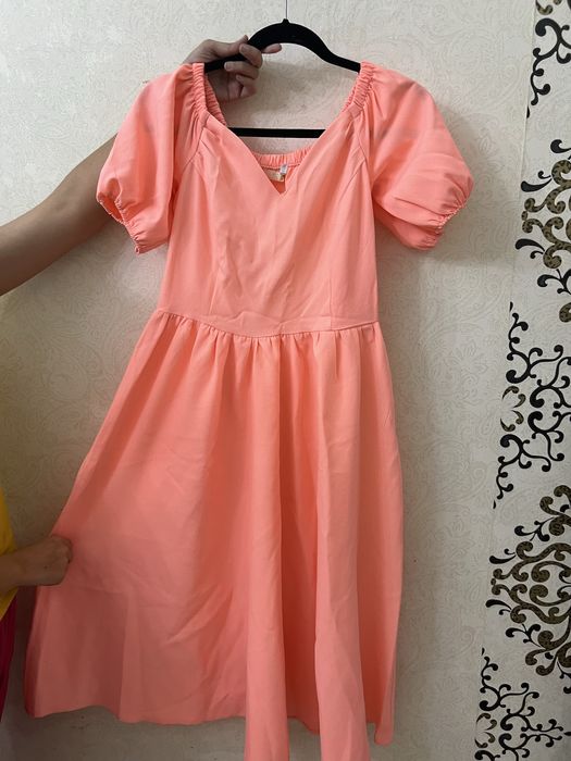 Продается пальто и платья